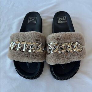 Dirty Laundry Faux Fur Slide Women’s Sandal Size 8
